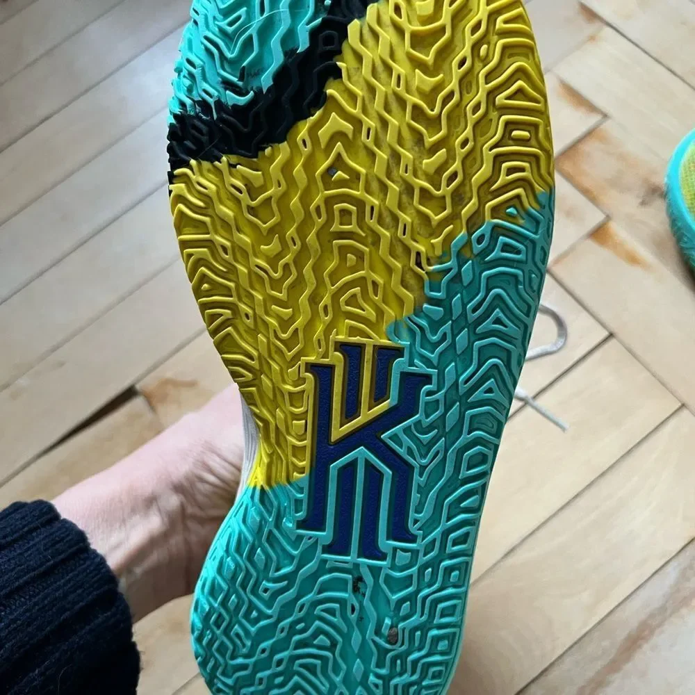 Nike Kyrie SpongeBob Athletic Shoes size 5.5